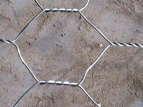 五（wǔ）擰石籠網